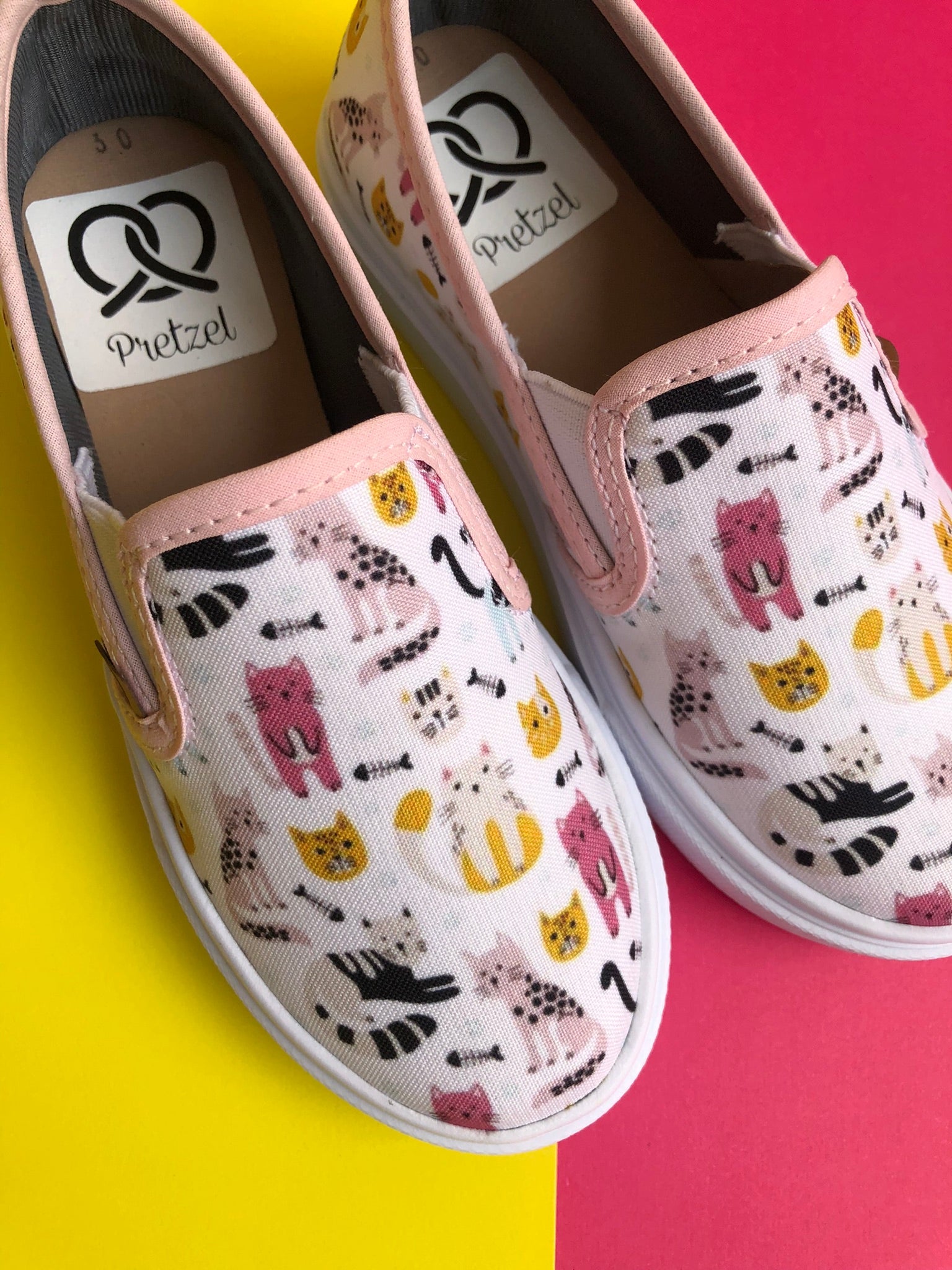 Tenis Slip On para niños Gatitos estampado