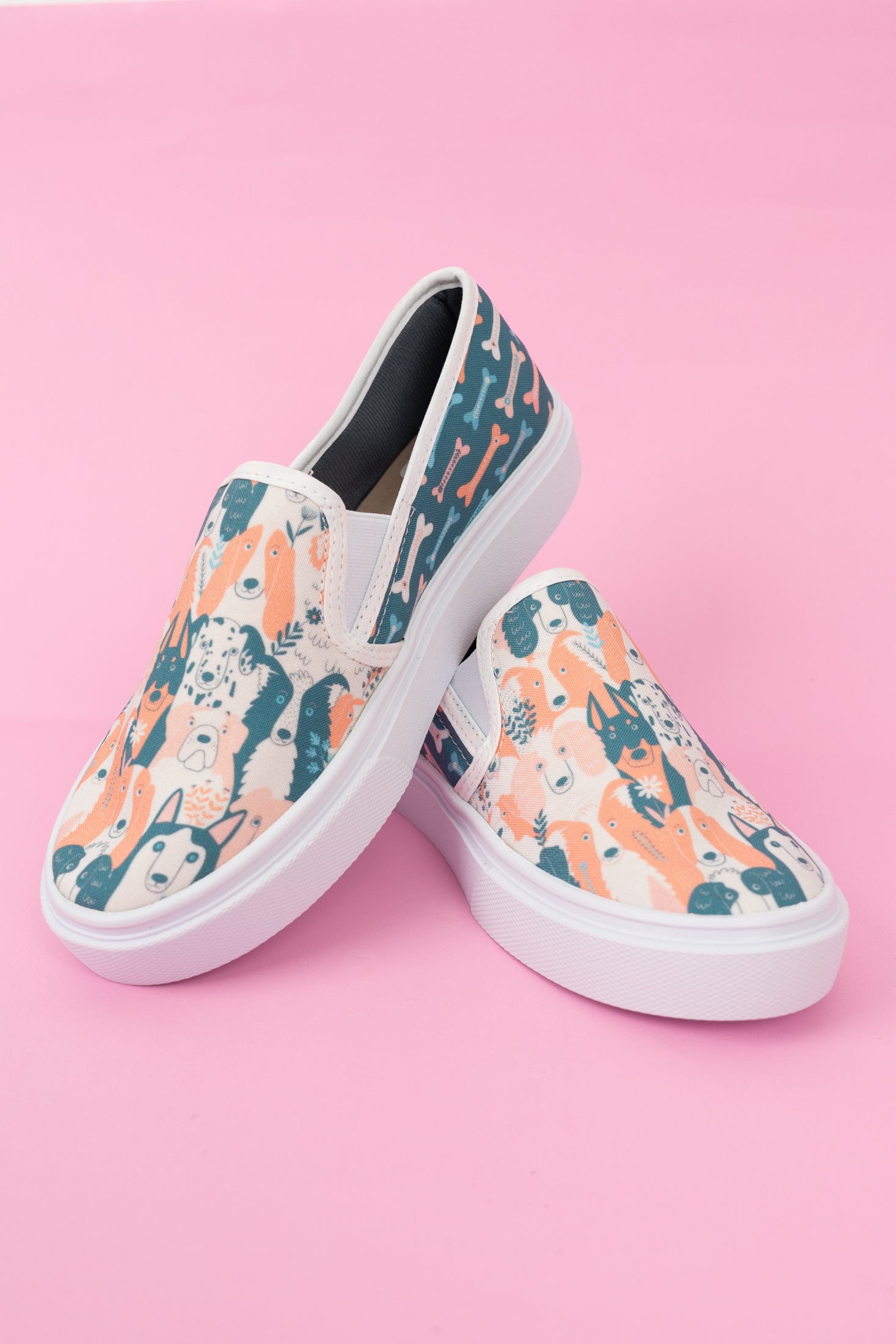 Tenis Slip On para mujer Guaf perros estampado